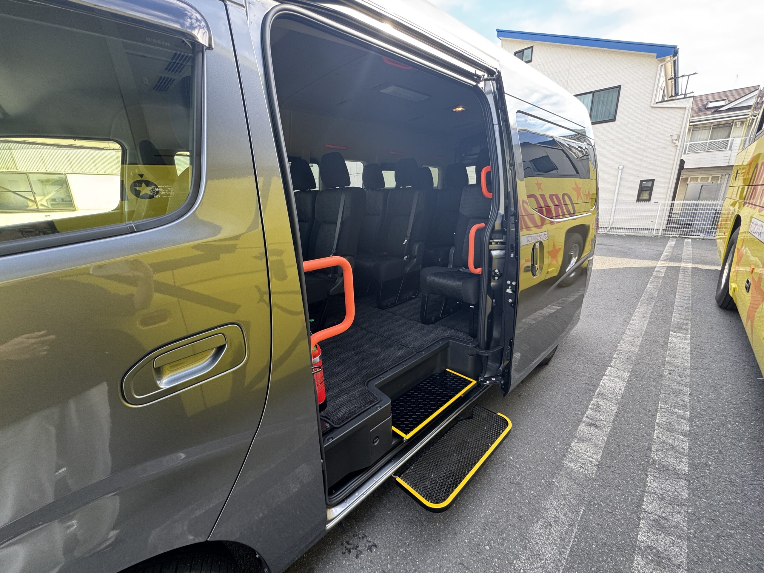 コミューターの貸切バスで送迎のお仕事させて頂きました。