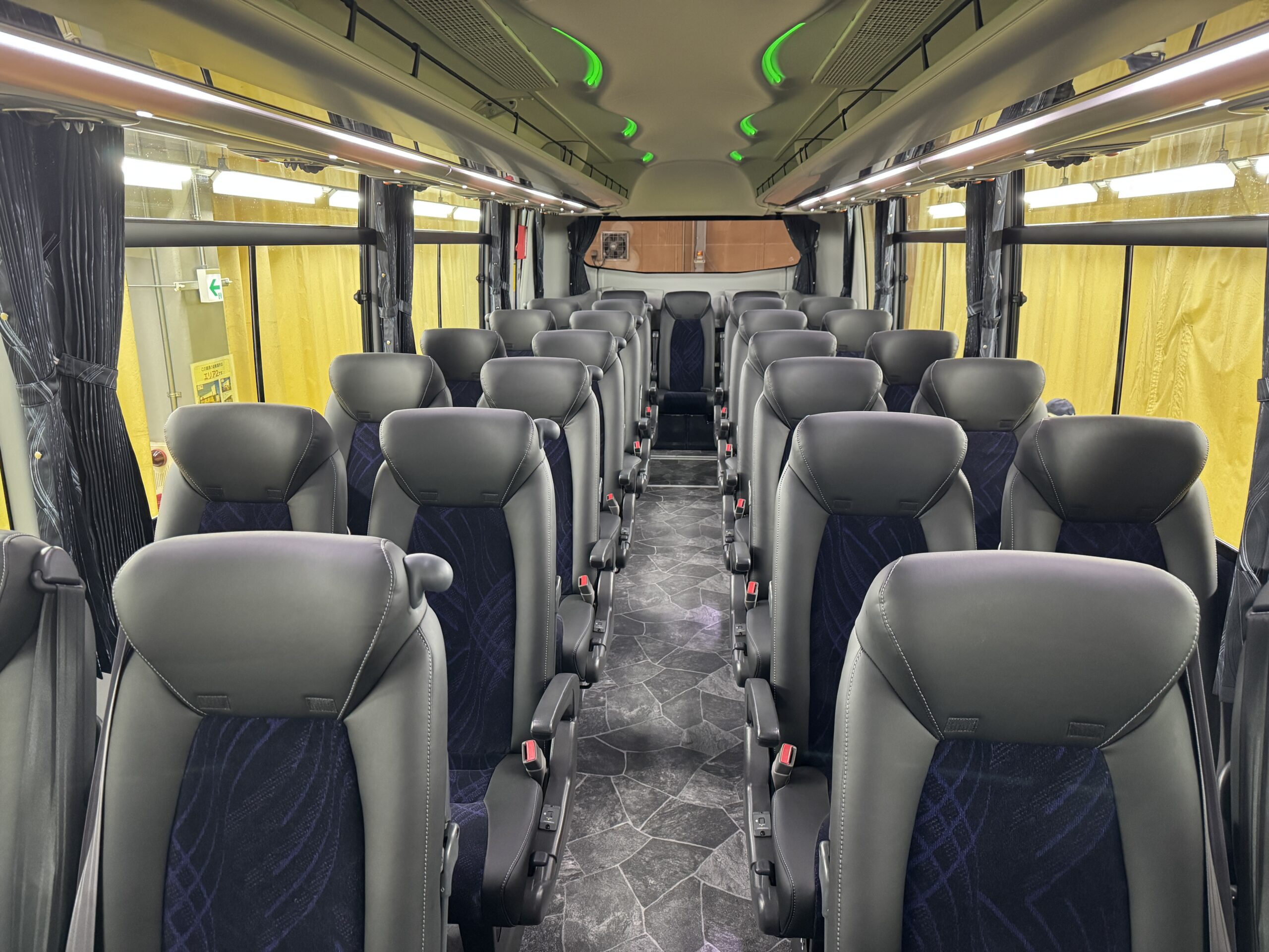 【新車3台納車】高速路線バス2台＆大人気の中型貸切バスが新たに仲間入り！