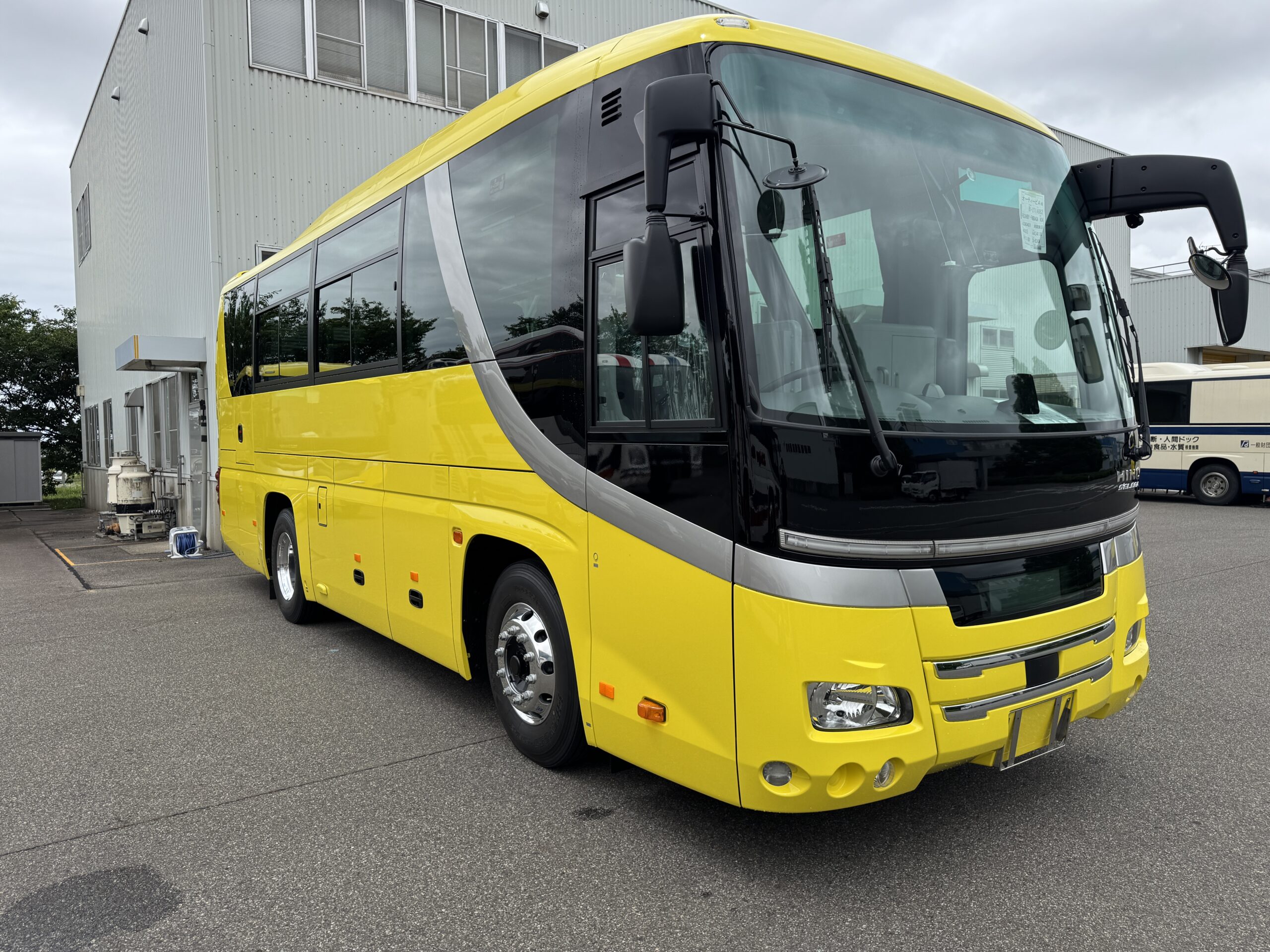 【新車3台納車】高速路線バス2台＆大人気の中型貸切バスが新たに仲間入り！
